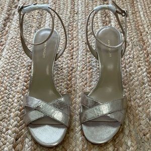 NEW Ann Taylor Gold Strappy Mid Heel Sandals Size 7.5
